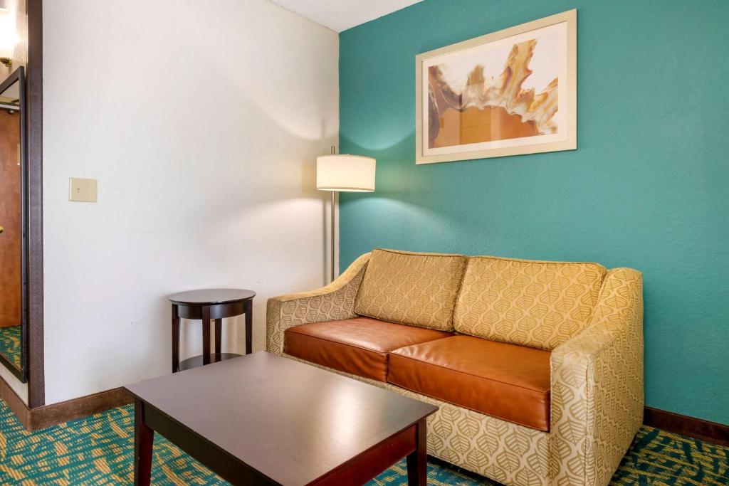 Comfort Inn & Suites Fort Lauderdale West Turnpike image 21