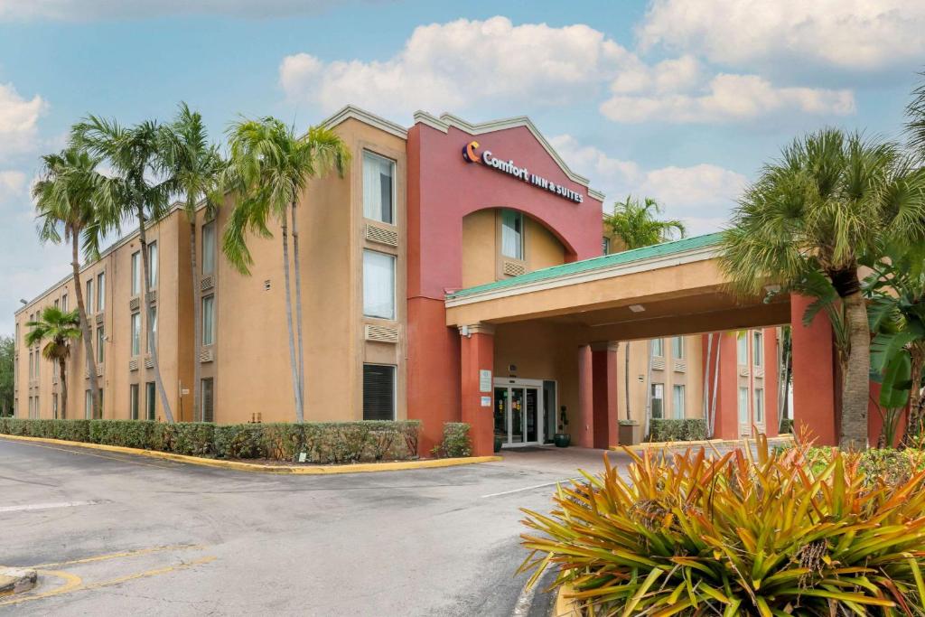Comfort Inn & Suites Fort Lauderdale West Turnpike image 8